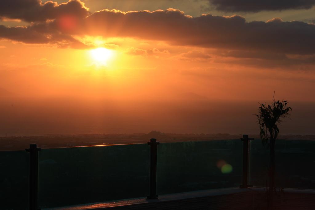 Nectarios Villa - Studios & Suites Adults Only ฟิรา ภายนอก รูปภาพ