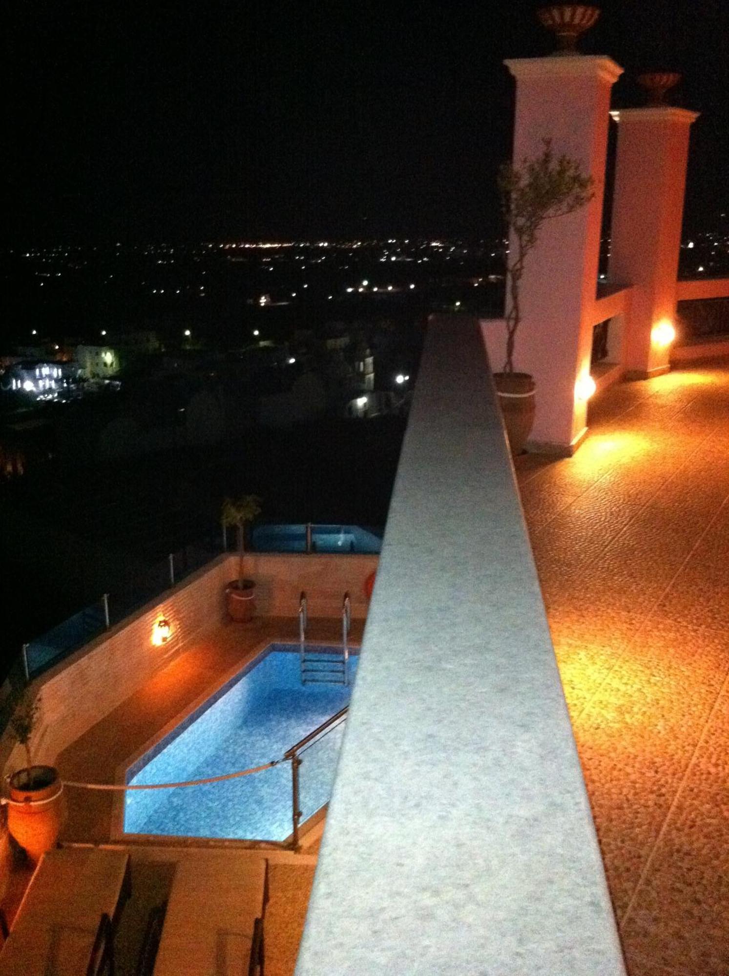 Nectarios Villa - Studios & Suites Adults Only ฟิรา ภายนอก รูปภาพ